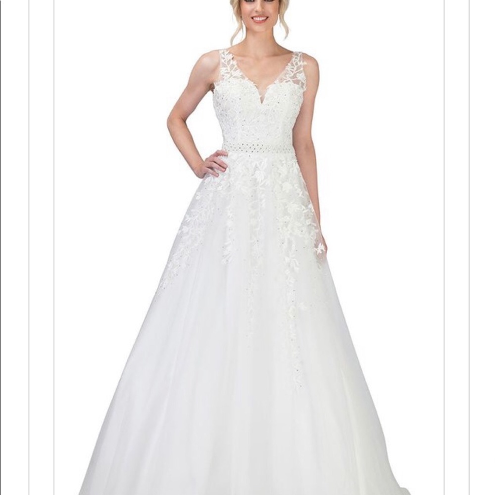 Brand new wedding gown